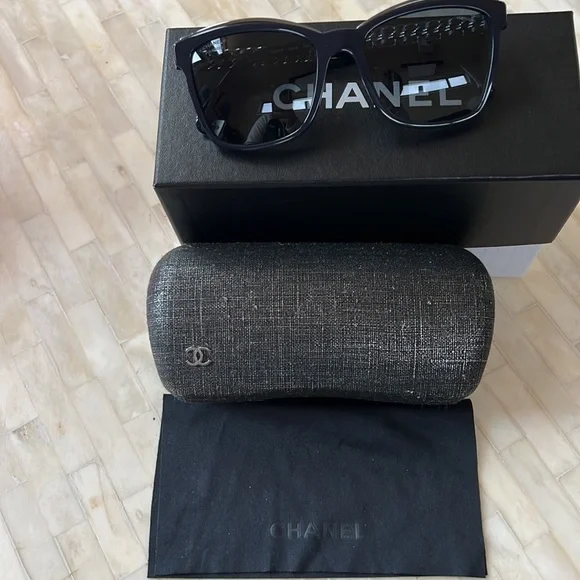 Chanel Polarized Navy Chain Sunglasses! - Picture 8 of 14